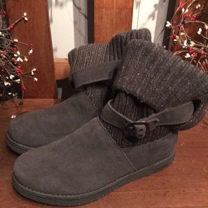 NWOT gray Sketchers boots, fur sole bed, very cozy